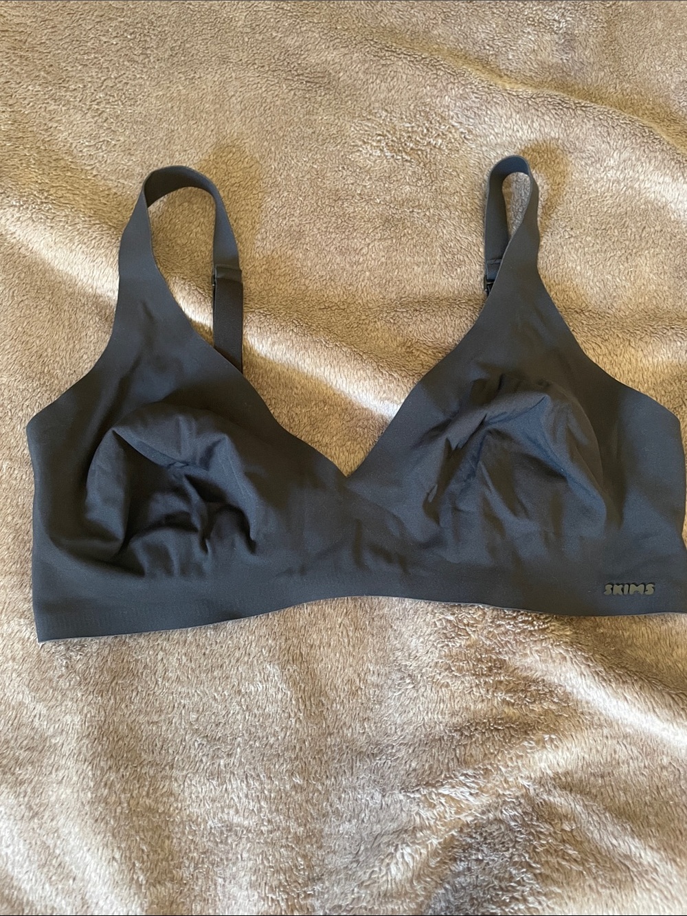 SKIMS Black Seamless plunge Wireless Bralette
